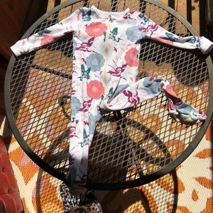 Tea Collection Footie Pajamas Crane/Lily print